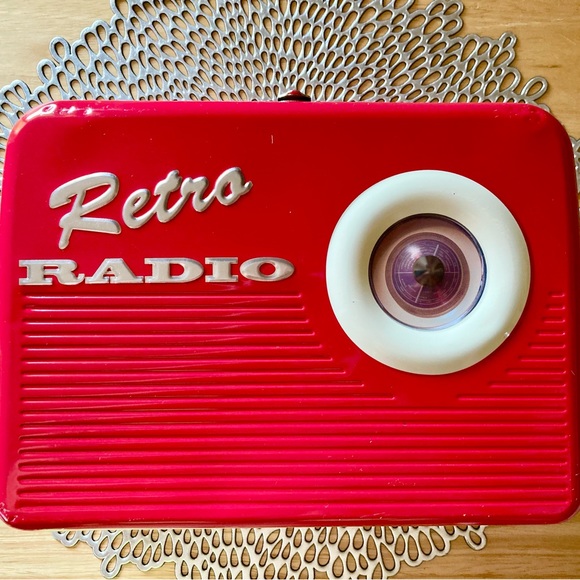 Collectible RETRO RADIO Lunchbox Red/White/Crome - Picture 2 of 10